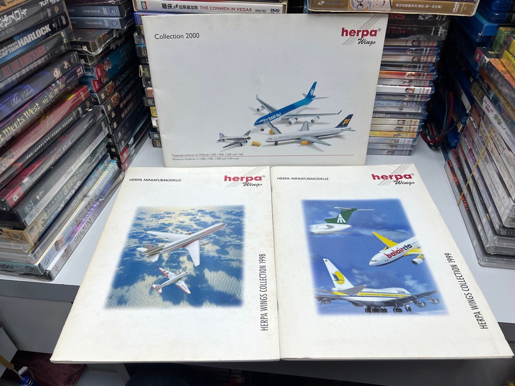 ️ 《herpa Wings 飛機模型Catalog》(19982000)共3本 { 見圖 }, 興趣及遊戲, 書本 & 文具, 雜誌及其他