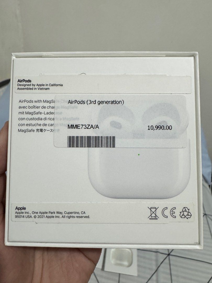 Airpods Gen 3 (Category: Headphones & Headsets) located in Imus. Submitted by erisoncelovesph (Listing ID 1333251605, Image 3). Description: Airpods Gen 3 with Magsafe Charging Case 100% authentic and working with unused lightning cable charger. Well used but used with care, with minor scratches due to usage Bought from PMC MOA last 12/04/2021. Complete inclusions (paper bag, box, lightning cable charger, documentations and receipt) ISSUE: LOST R