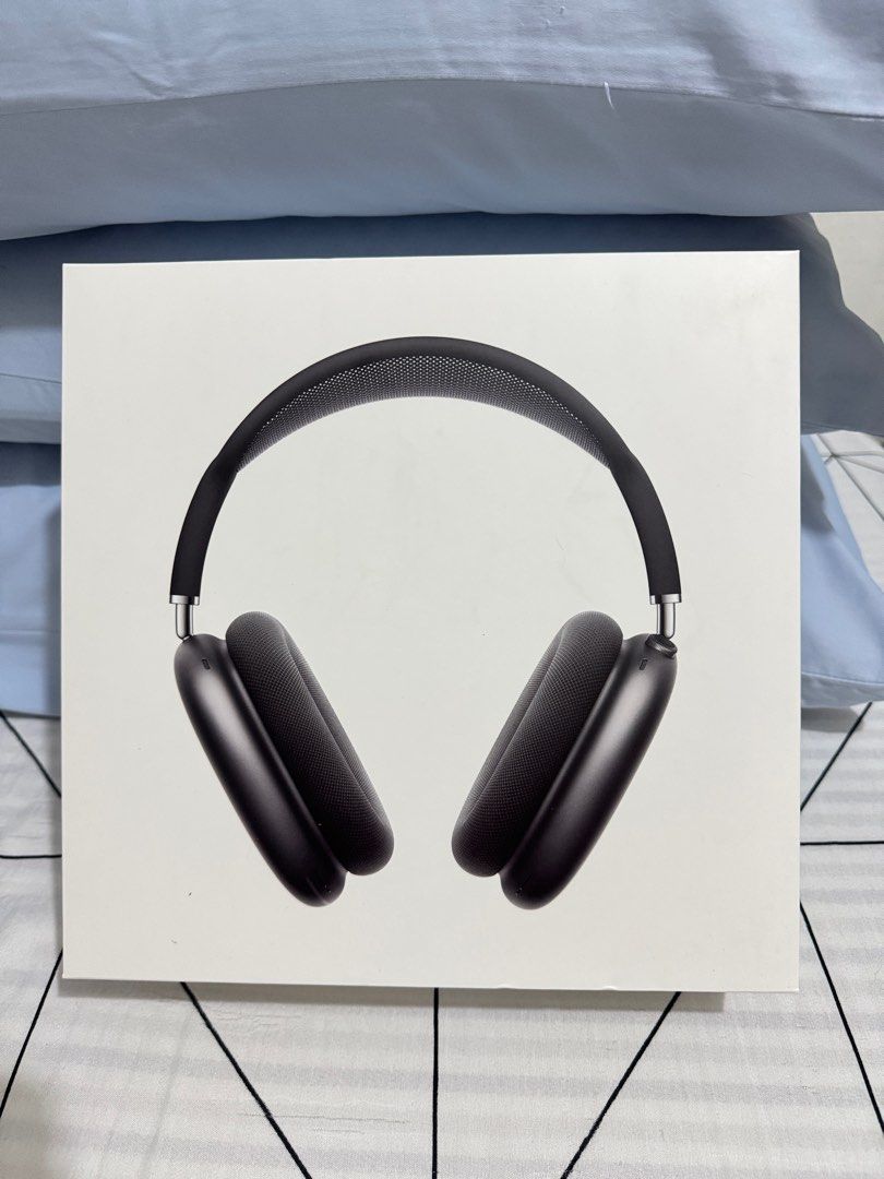Airpods Max Space Gray (Category: Headphones & Headsets) located in Imus. Submitted by erisoncelovesph (Listing ID 1333254254, Image 1). Description: Airpods Max with Smart Case in Space Gray (Lightning charger) 100% authentic. Bought from PMC Rockwell last 10/15/2022. Barely used. I only use when travelling. Complete inclusions (paper bag, box, documentations, unused lightning cable charger and receipt) Issue: Stretched mesh. I sometimes use it 