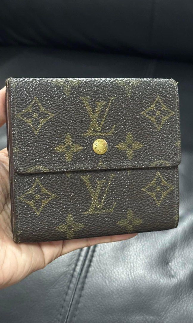 Authentic Louis Vuitton (Category: Luxury Bags & Wallets) located in Manila. Submitted by chloe_luxuries (Listing ID 1333216048, Image 1). Description: Guaranteed original Louis Vuitton Short wallet Still in good condition No major flaws No inclusion wallet only.