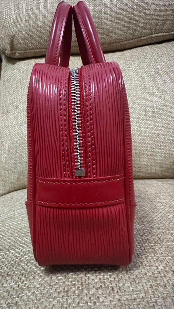Authentic Louis Vuitton (Category: Luxury Bags & Wallets) located in Manila. Submitted by chloe_luxuries (Listing ID 1333217816, Image 3). Description: Guaranteed original Louis Vuitton Vivienne Epi long handbag Small size close to med. Very good condition Comes with dustbag Pm for more details .