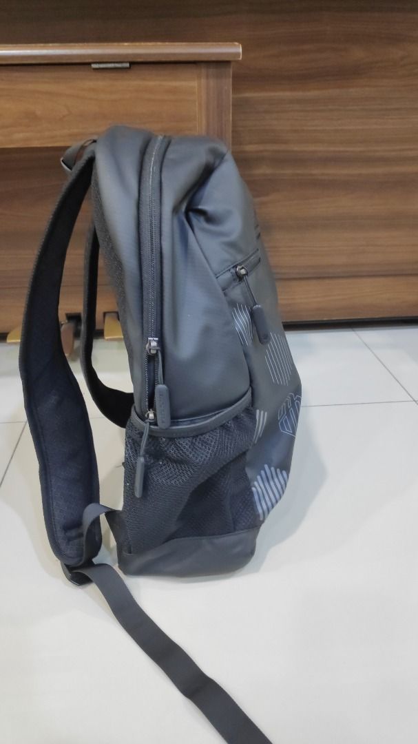 Backpack (Category: Backpacks) located in Kuala Lumpur. Submitted by etcar (Listing ID 1333222308, Image 3). Description: Good for working in the office. Has a compartment to put a laptop. Zips working well. Comfortable to wear..