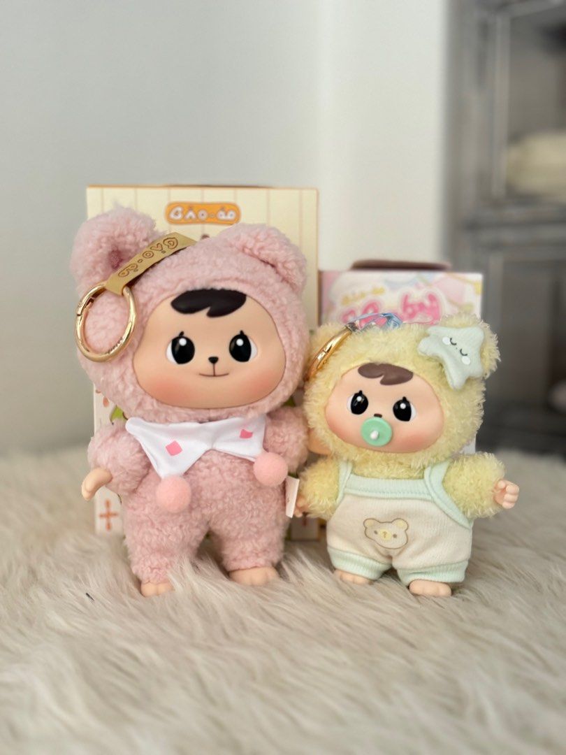 Bao-ao goodnight series (Category: Designer & Blind Box Toys) located in Mandaluyong City. Submitted by pheewz07 (Listing ID 1332788350, Image 2). Description: Baby Bao-ao goodnight series Available in YELLOW, BLUE, GREEN, SOYMILK & PURPLE Comes with bib, hat, pillow & pacifiers accesories! Super cute and smaller! See photos for size reference Can do SDD if near lang MOP: BDO or GCASH .