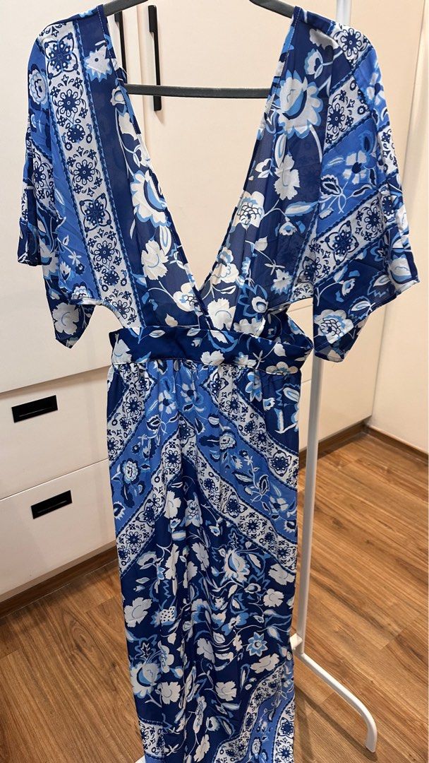 Beach dress (Category: Dresses) located in Paranaque City. Submitted by secondstories_ (Listing ID 1333292880, Image 1). Description: No when worn di na kasya. Di ko rin nasuot naka store lang sa cabinet. Medium RFS: need fund for operation.
