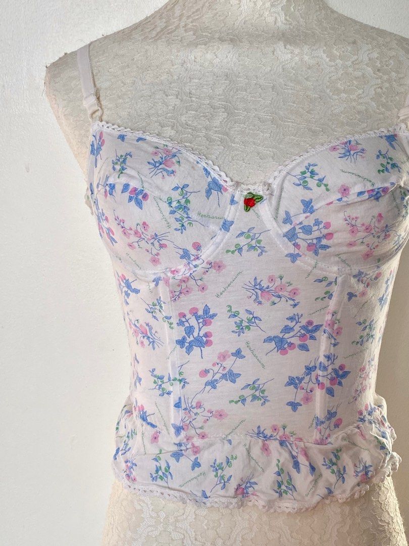 coquette floral corset (Category: Sleeveless) located in Quezon City. Submitted by emptygrounds (Listing ID 1333207749, Image 2). Description: ✨ fits 34A / 32B.