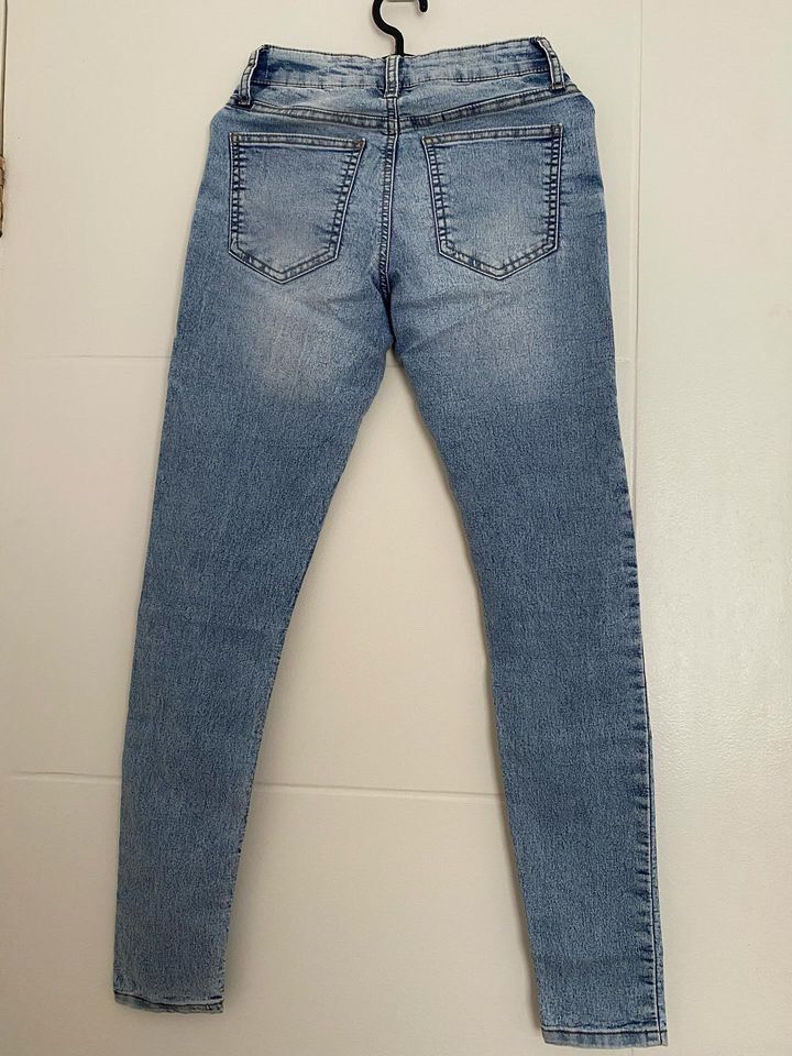 Cotton on mid rise jeggings (Category: Jeans) located in Binan City. Submitted by raiii_ (Listing ID 1333220638, Image 2). Description: size: US 2 EU 34 .