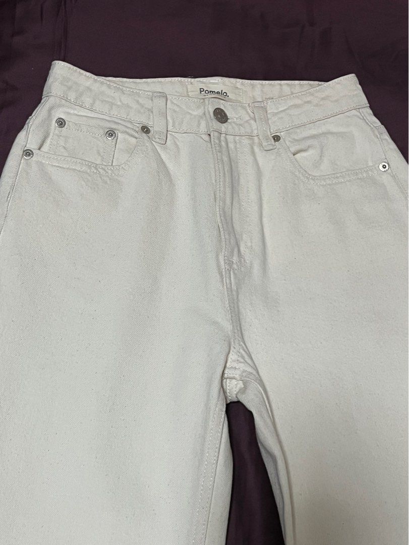 Cream White Jeans with Heart Pocket (Category: Jeans) located in Paranaque City. Submitted by shopmnp (Listing ID 1333226204, Image 1). Description: Super cute jeans with heart shaped back pockets Size: 25 on label Length: 39.5 in Worn twice only.