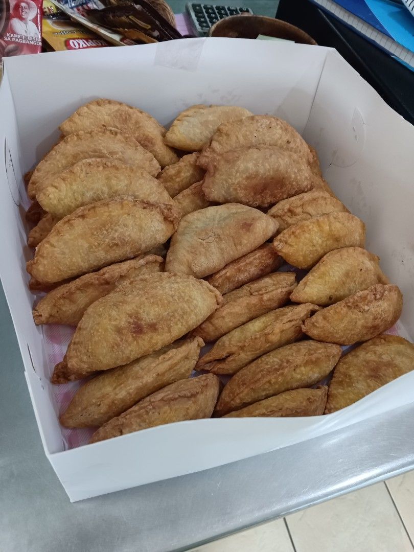Empanada pastry masarap (Category: Homemade Bakes) located in Santa Rosa. Submitted by toys_r_here (Listing ID 1333152766, Image 2). Description: 28 pesos per piece super sarap home made location sta Rosa laguna or Alabang in Alabang town center.
