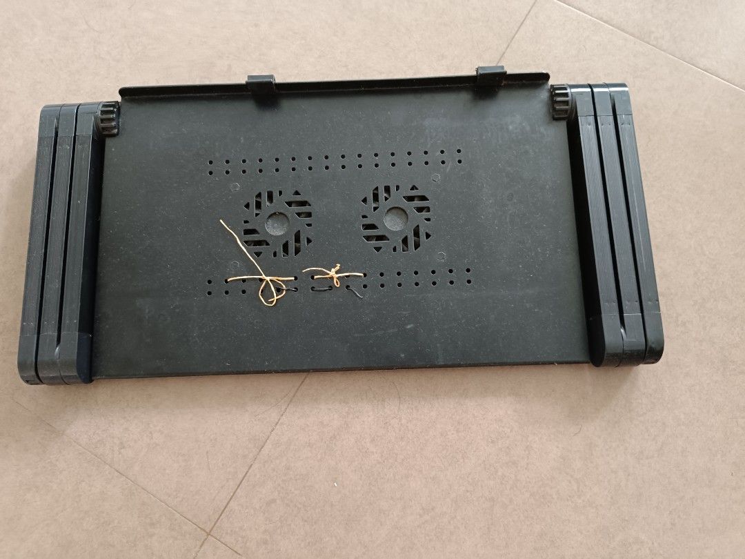 Foldable extendable table (Category: Tables & Sets) located in Singapore. Submitted by gyminsideout (Listing ID 1333319998, Image 3). Description: 42 cm Length 25.5 Breath 3-47 Height, extendable No side stand, I didn't find it practical.