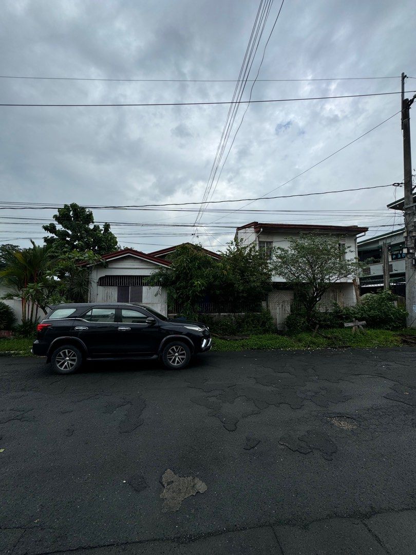 For lease Lot with storage area (Category: Lot) located in Manila. Submitted by drdoj (Listing ID 1333158385, Image 1). Description: 516 sqm lot for lease at West Fairview with old structure which can be used for storage purposes. Secured area and peaceful neighborhood with subdivision guard. Rental is only at 128 per square meter. Rate is negotiable..
