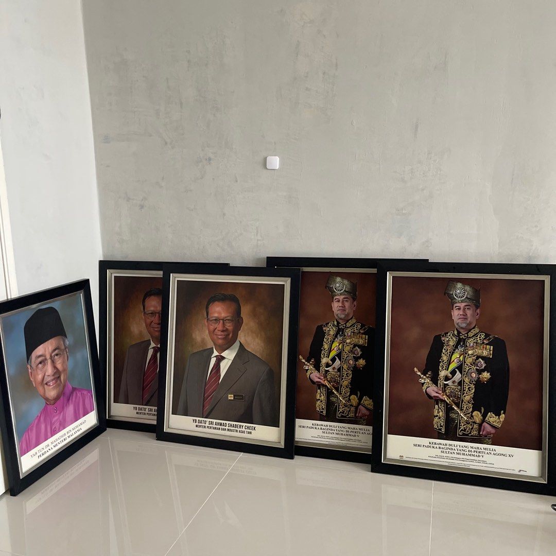 6x office frames (Category: Frames & Pictures) located in Kuala Lumpur. Submitted by 9o21o (Listing ID 1333197402, Image 3). Description: Well used office frames Still in good condition reason selling; moving out .