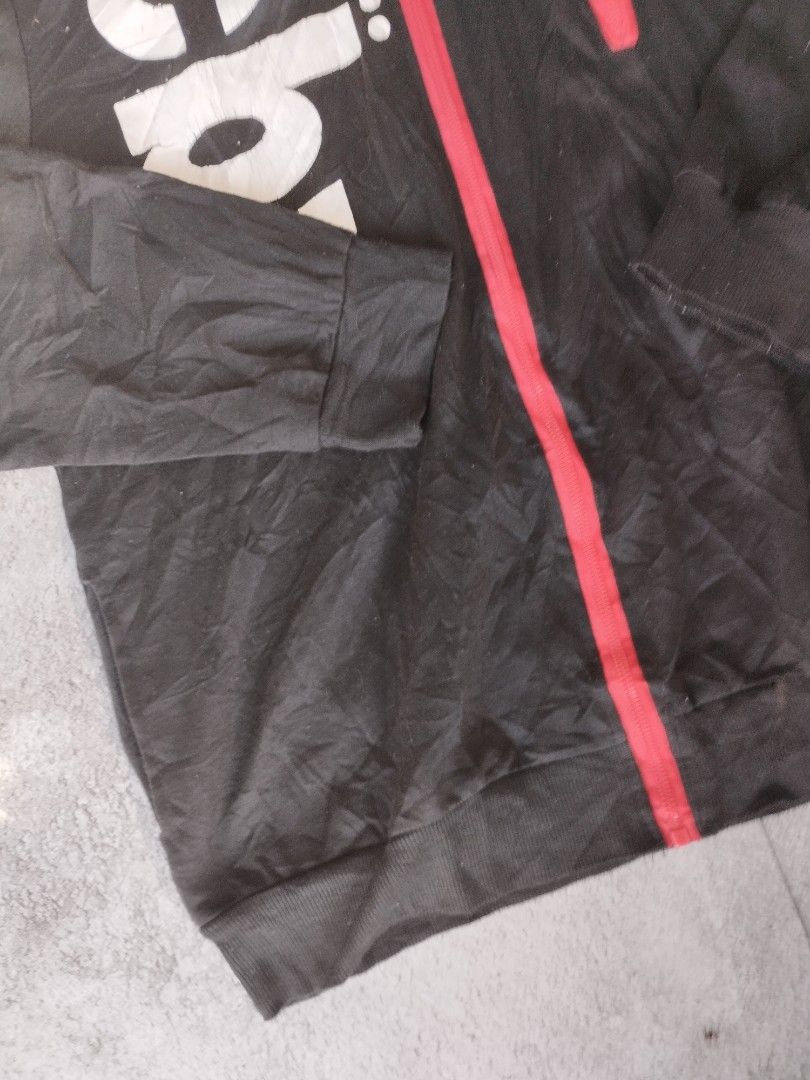 Hoodie jacket (Category: Coats, Jackets and Outerwear) located in Cavite. Submitted by martjohn (Listing ID 1333154346, Image 3). Description: CBV Size : Width : 20 Length : 26 Check details : 9/10.