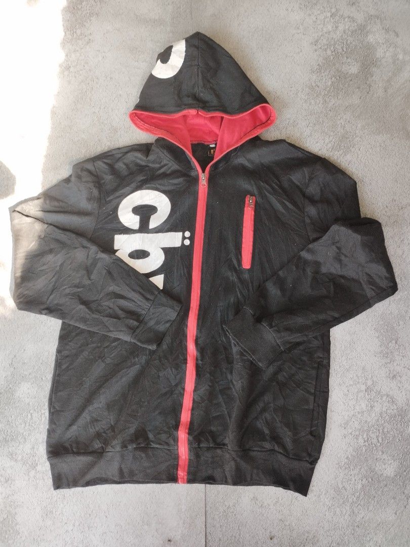 Hoodie jacket (Category: Coats, Jackets and Outerwear) located in Cavite. Submitted by martjohn (Listing ID 1333154346, Image 2). Description: CBV Size : Width : 20 Length : 26 Check details : 9/10.