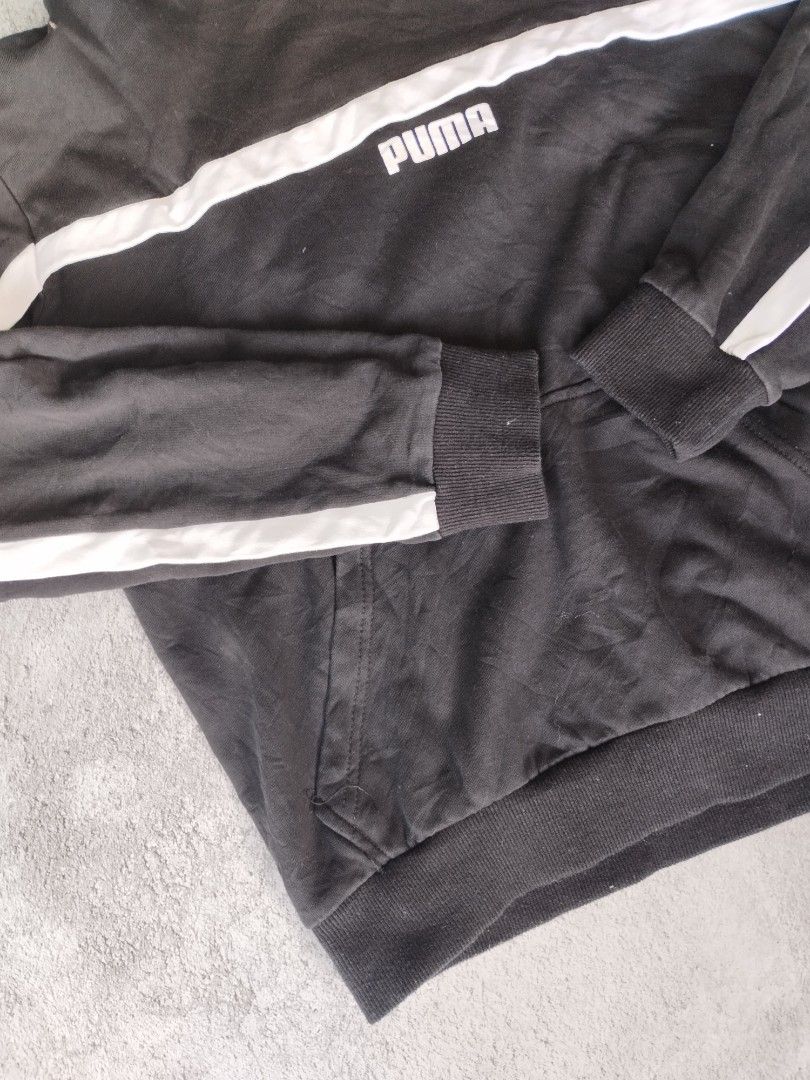 Hoodie jacket (Category: Coats, Jackets and Outerwear) located in Cavite. Submitted by martjohn (Listing ID 1333154592, Image 2). Description: Puma Size : Width : 19.5 Length : 21 Check details : 9/10.