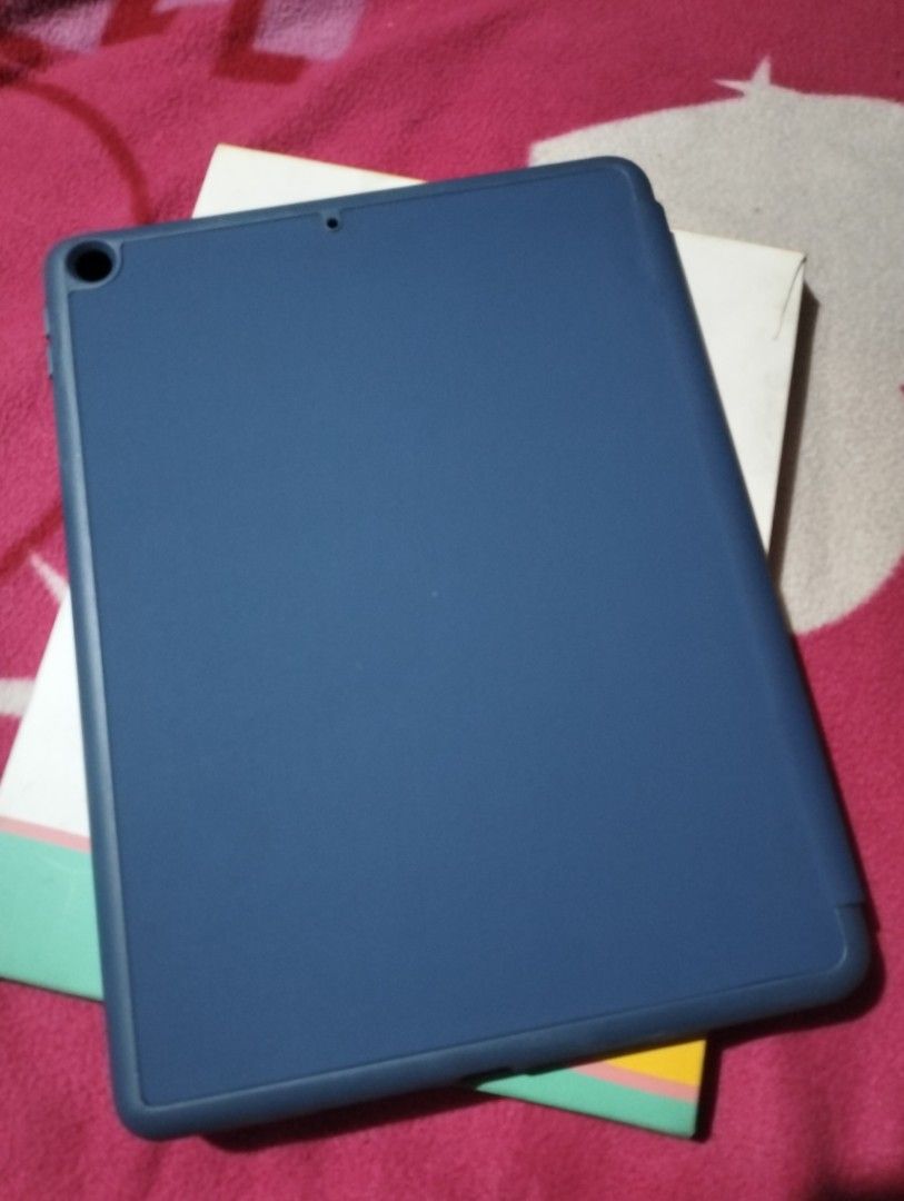 IPad 8th gen case (Category: iPad) located in Makati City. Submitted by katniss_preloved (Listing ID 1333182460, Image 2). Description: ESR brand Ipad 8th gen protective case *No issue, brandnew Location: Makati.