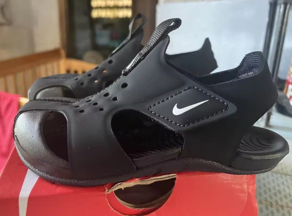 NIKE - Sandals Sunray protect 2 (Category: Babies & Kids Fashion) located in Cainta. Submitted by piper8 (Listing ID 1333221976, Image 2). Description: already small for my toddler size: 4C.