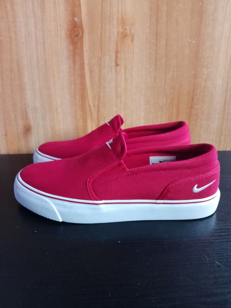 Nike Toki Slip on