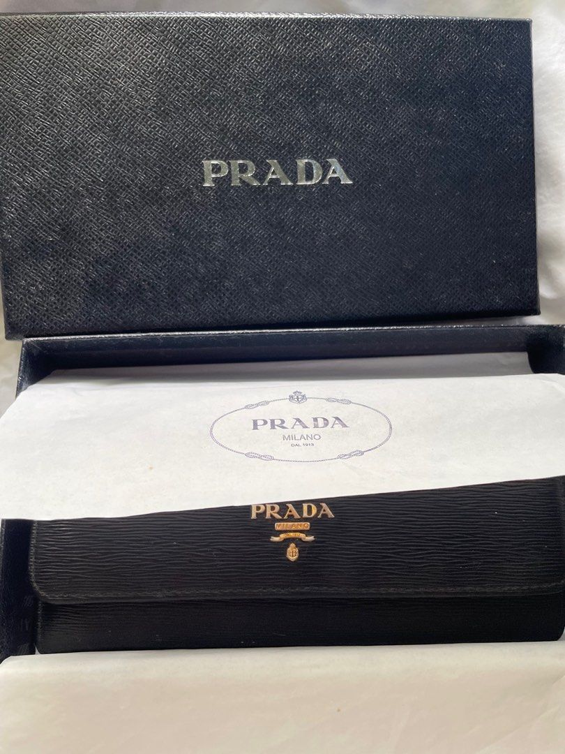 Prada Vitello Move Women's Leather Wallet (Category: Luxury Bags & Wallets) located in Valenzuela. Submitted by dees.corner (Listing ID 1333215222, Image 3). Description: Aut Prada wallet, purchased in JPN .