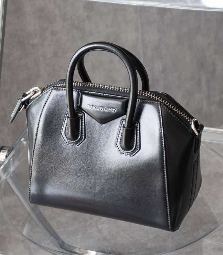 READYSTOCK PRELOVED Givenchy Antigona Mini Black Smooth (Complete with  Replacement Dustbag, Tag, Booklet, dan Strap) Dimensions 22 x x 19cm