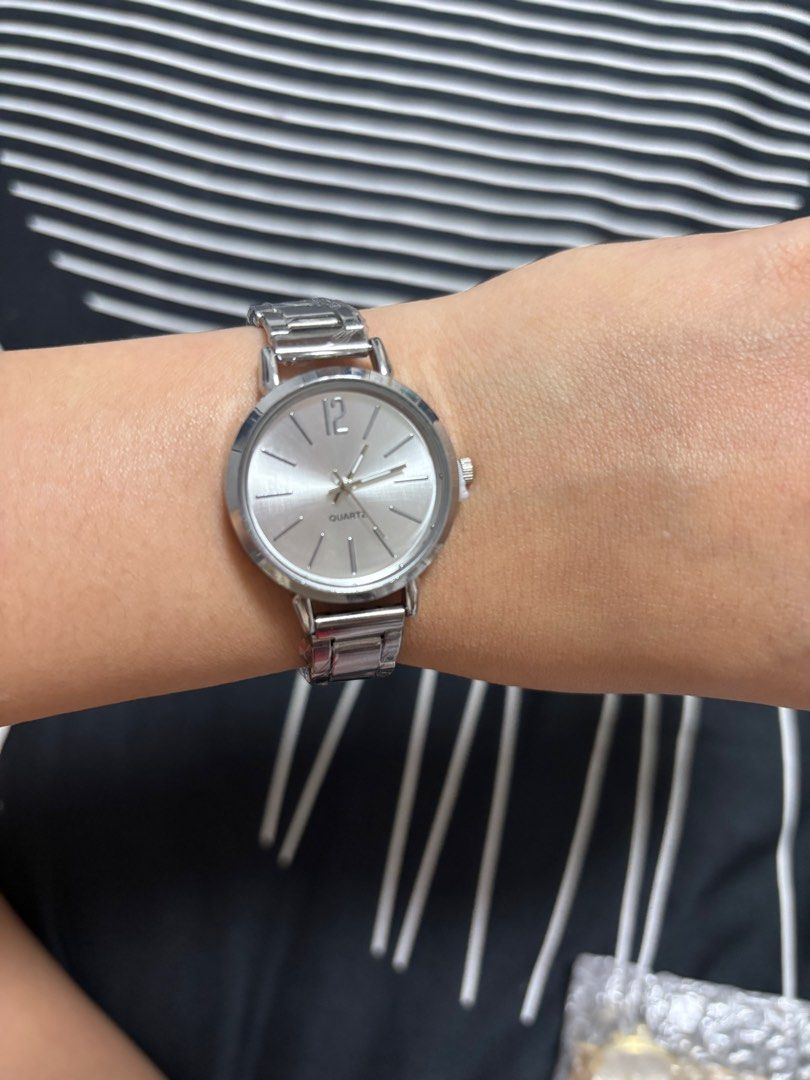 Selling this cute watches in a low price It s all brand new
