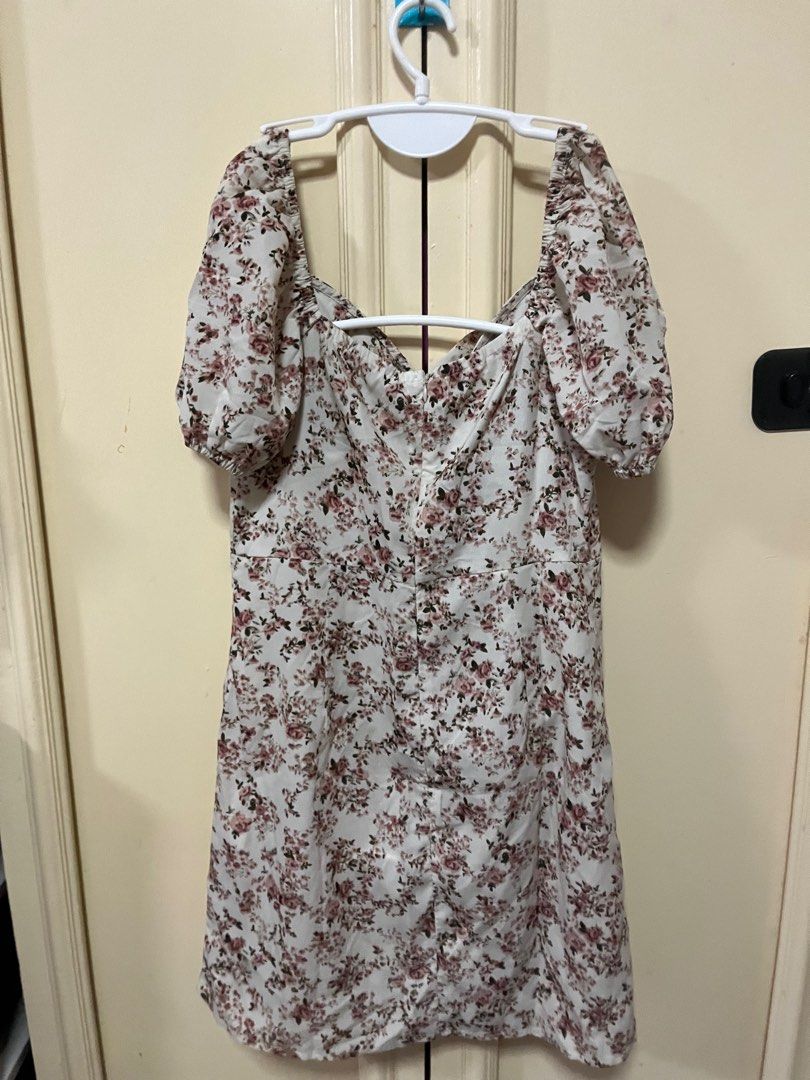 Shein Ditsy Dress (Category: Dresses) located in Makati City. Submitted by frelbv (Listing ID 1333199252, Image 2). Description: ❌ No when worn photo available. All items no longer fits me and mostly never really get to be used. ❌ No unrealistic price haggling. ✅️ Available for nego if buying 3 or more items from the listing 📦 Shipping thru JT Express. Grab/ Lalamove, if pick up.