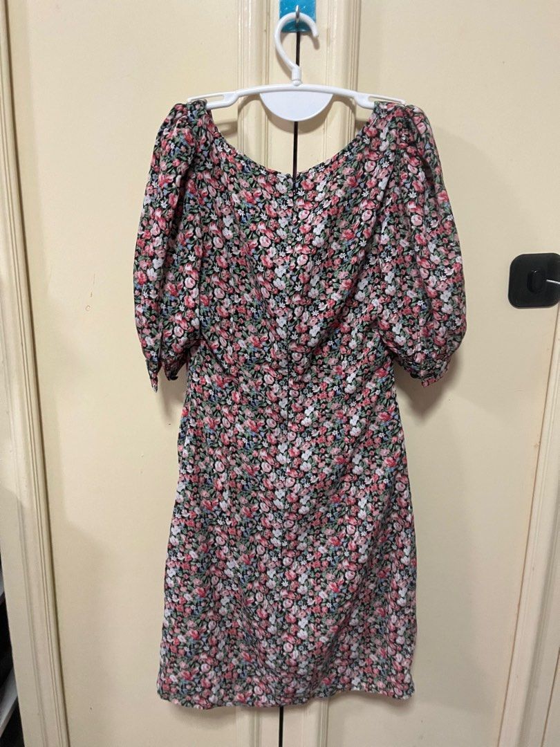 Shein Ditsy Dresss (Category: Dresses) located in Makati City. Submitted by frelbv (Listing ID 1333198812, Image 2). Description: ❌ No when worn photo available. All items no longer fits me and mostly never really get to be used. ❌ No unrealistic price haggling. ✅️ Available for nego if buying 3 or more items from the listing 📦 Shipping thru JT Express. Grab/ Lalamove, if pick up.