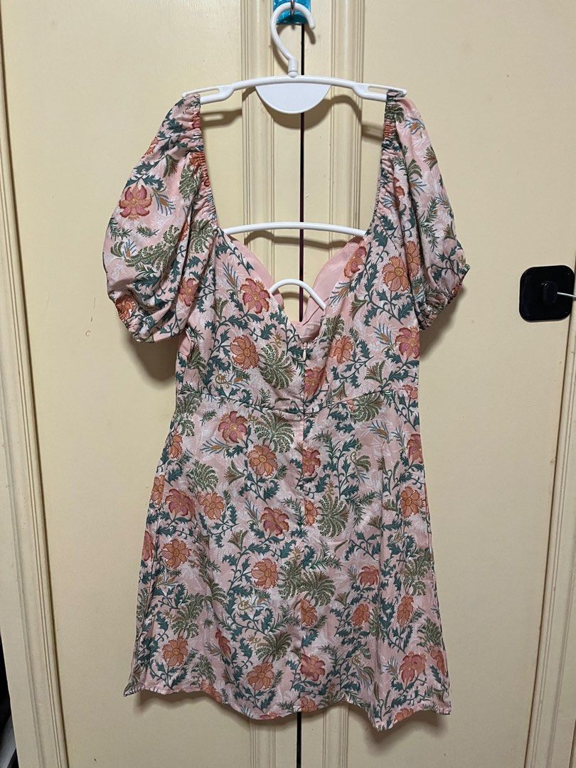Shein Peach Cut Out Low Back Dress (Category: Dresses) located in Makati City. Submitted by frelbv (Listing ID 1333303847, Image 2). Description: ❌ No when worn photo available. All items no longer fits me and mostly never really get to be used. ❌ No unrealistic price haggling. ✅️ Available for nego if buying 3 or more items from the listing 📦 Shipping thru JT Express. Grab/ Lalamove, if pick up.
