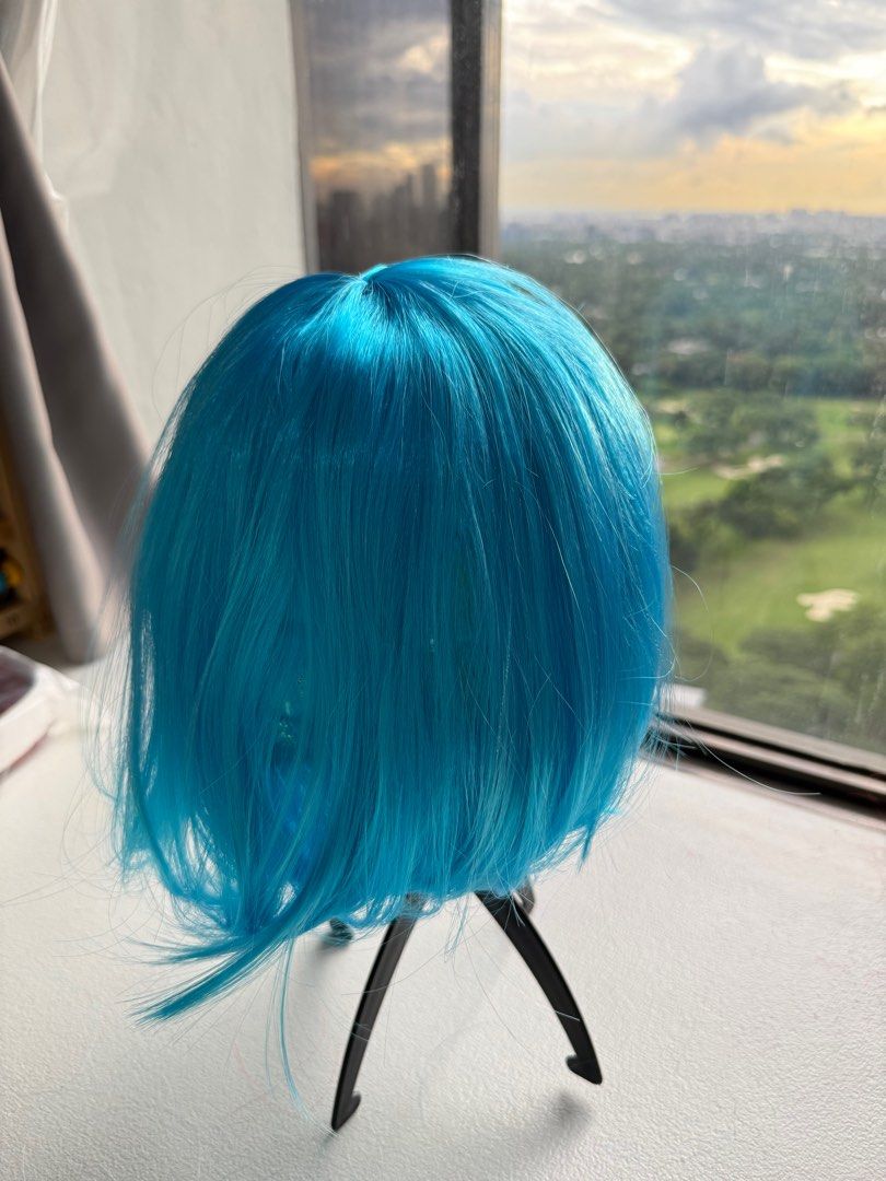 Short Hair Wig Skyblue (Category: Hair) located in Taguig. Submitted by kmtshops (Listing ID 1333218298, Image 2). Description: Short \ above the shoulder For adults Kids can also wear this since it’s garterized 📍BGC Taguig.