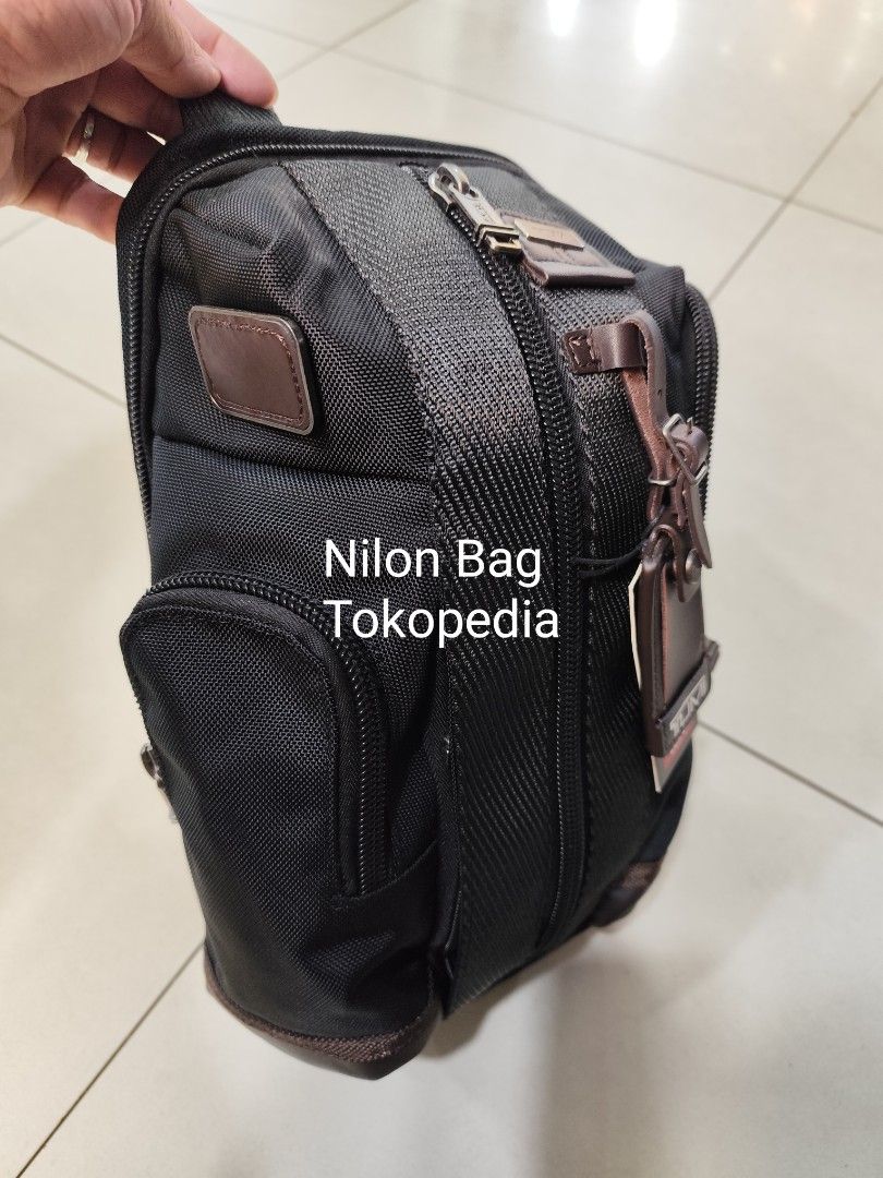 Tas Tumi Saratoga sling bag