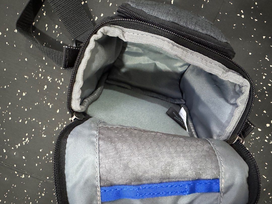 Think Tank Mirrorless Mover 10 (Category: Camera Bags & Carriers) located in Quezon City. Submitted by pcabo (Listing ID 1333239517, Image 3). Description: https://seldomscenephotography.com/2013/05/21/the-think-tank-mirrorless-mover-10-a-pictorial-review/ Great for fuji cameras and lenses Seldom used. Comes with strap divider and rain cover. Very presentable. No issues.