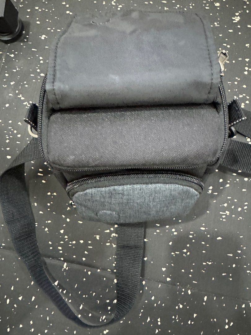 Think Tank Mirrorless Mover 10 (Category: Camera Bags & Carriers) located in Quezon City. Submitted by pcabo (Listing ID 1333239517, Image 2). Description: https://seldomscenephotography.com/2013/05/21/the-think-tank-mirrorless-mover-10-a-pictorial-review/ Great for fuji cameras and lenses Seldom used. Comes with strap divider and rain cover. Very presentable. No issues.