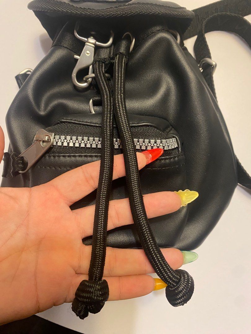Tommy Hillfiger Cross body bag, 名牌, 手袋及銀包 Carousell