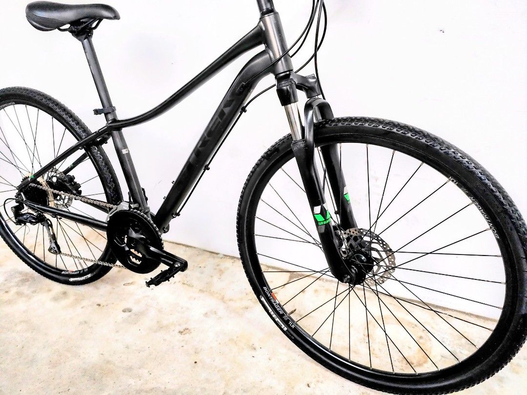 Trek Hybrid Bike Neko 3 Bicycle Small Size with Hydraulic Brakes suitable for Women Ladies