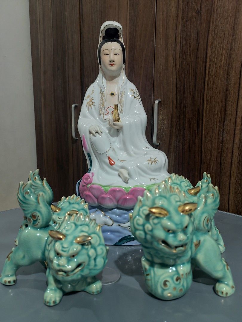 Vintage Quan Yin Buddha statue (Category: Vintage Collectibles) located in Manila. Submitted by chubbylovesoldstuff (Listing ID 1333284429, Image 1). Description: Fine Large Chinese Famille Rose Guanyin Fencai Porcelain Figure, Period Circa 1980's 17.5 inches height brings good fortune compassion and strength.