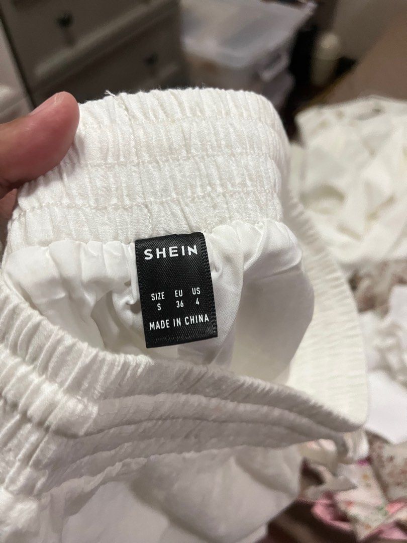 White Linen Trouser (Category: Other Bottoms) located in Makati City. Submitted by frelbv (Listing ID 1333199782, Image 3). Description: ❌ No when worn photo available. All items no longer fits me and mostly never really get to be used. ❌ No unrealistic price haggling. ✅️ Available for nego if buying 3 or more items from the listing 📦 Shipping thru JT Express. Grab/ Lalamove, if pick up.