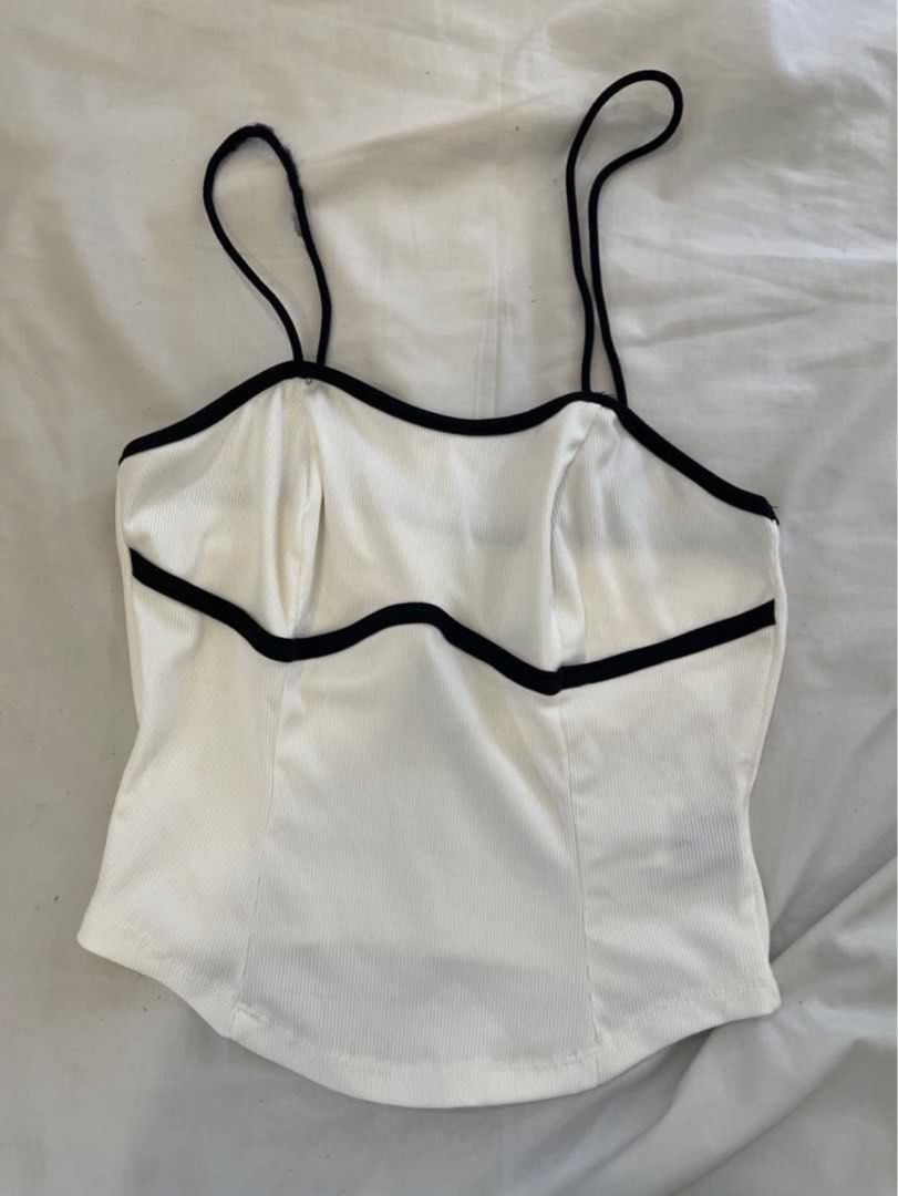White top (Category: Sleeveless) located in Malabon City. Submitted by spamwithegg (Listing ID 1333291396, Image 3). Description: .