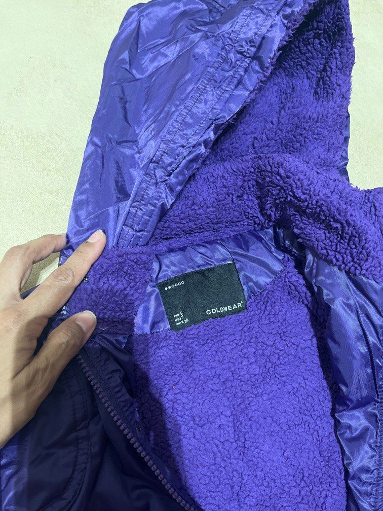 Winter Jacket (Category: Babies & Kids Fashion) located in Singapore. Submitted by kandeed (Listing ID 1333216162, Image 2). Description: Winter jacket for kids in very good condition Can fit 4-6year olds.