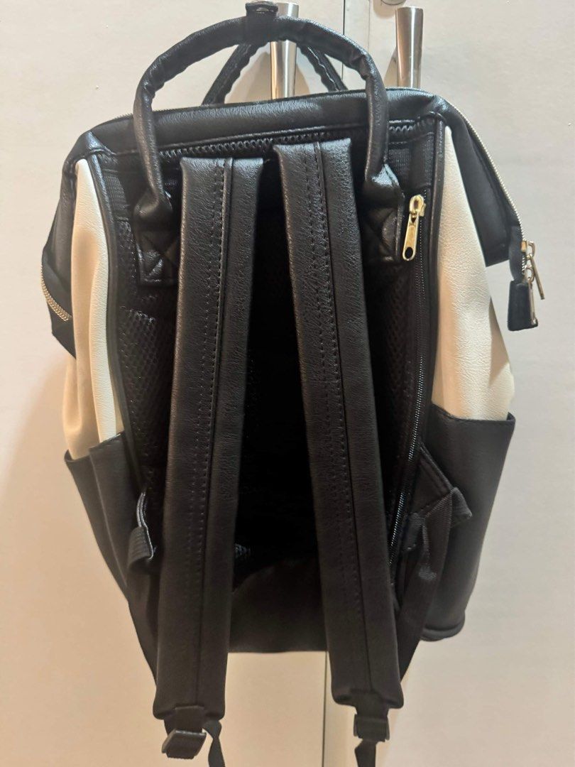 Anello backpack (Category: Backpacks) located in Manila. Submitted by kring321 (Listing ID 1333343254, Image 2). Description: .