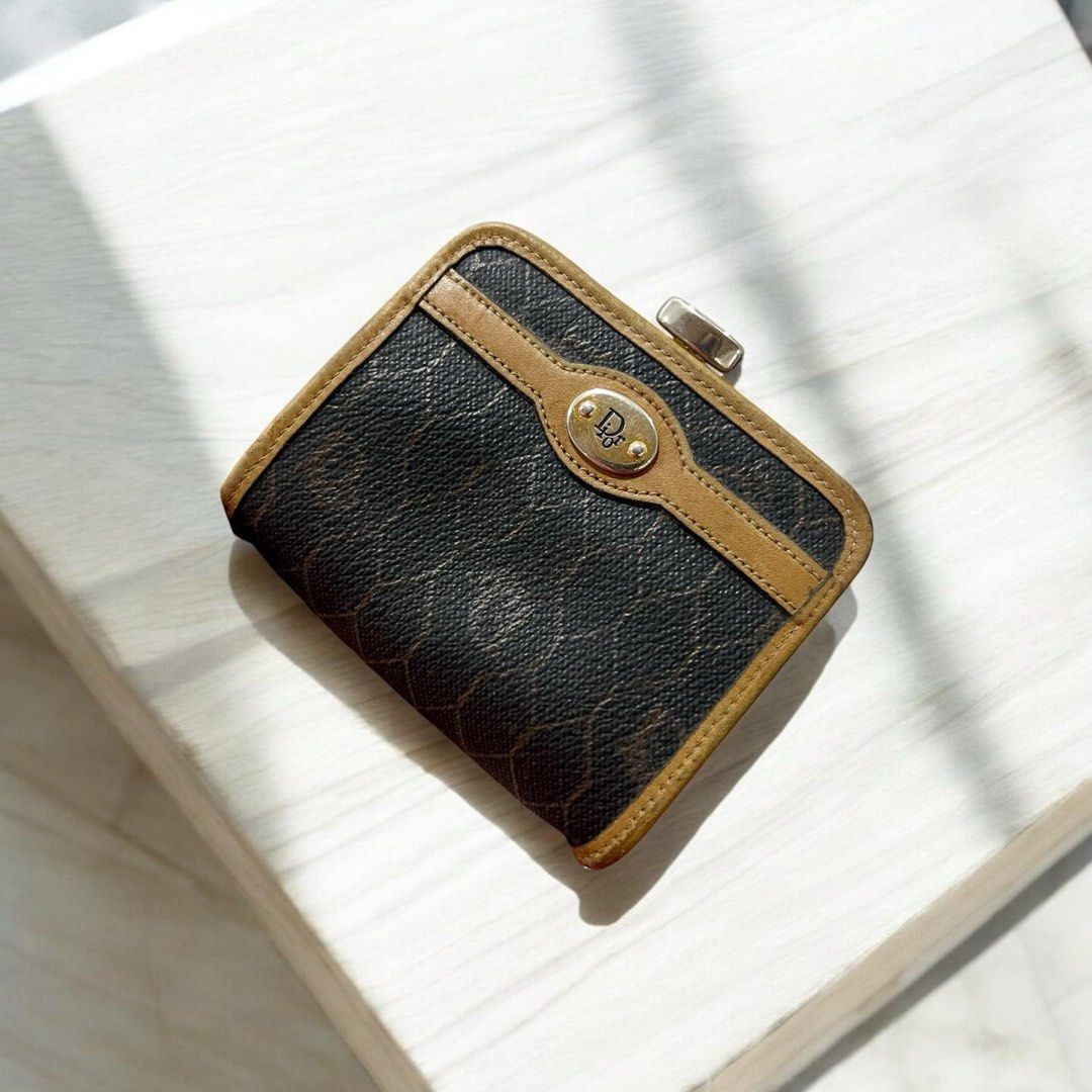 Auth Christian Dior Coin Purse (Category: Luxury Bags & Wallets) located in Baguio. Submitted by asna_taku (Listing ID 1333418309, Image 1). Description: Auth CHRIS!T!an D!0r Coin Purse Very good used vintage condition ₱2800.