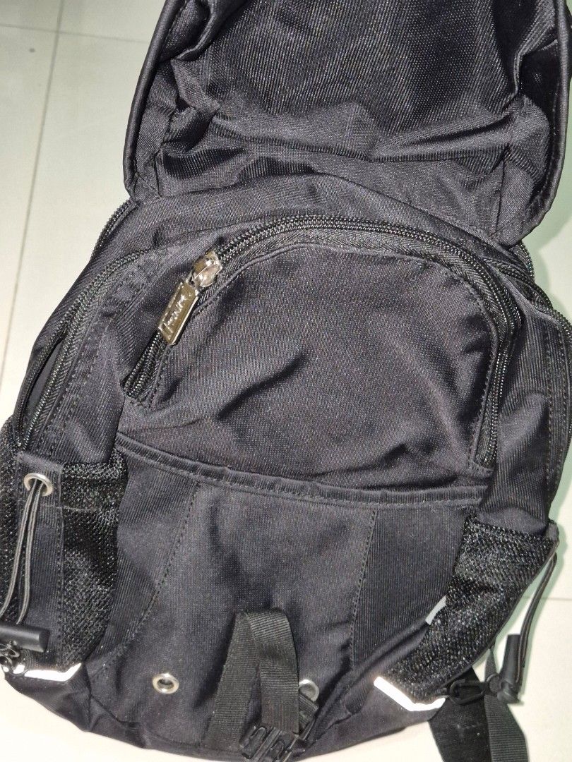 Backpack (Category: Backpacks) located in Singapore. Submitted by reileen78 (Listing ID 1333486112, Image 3). Description: Small black backpack with lots of pockets to store things. Strap is adjustable. No stains, no scratch, no tear..
