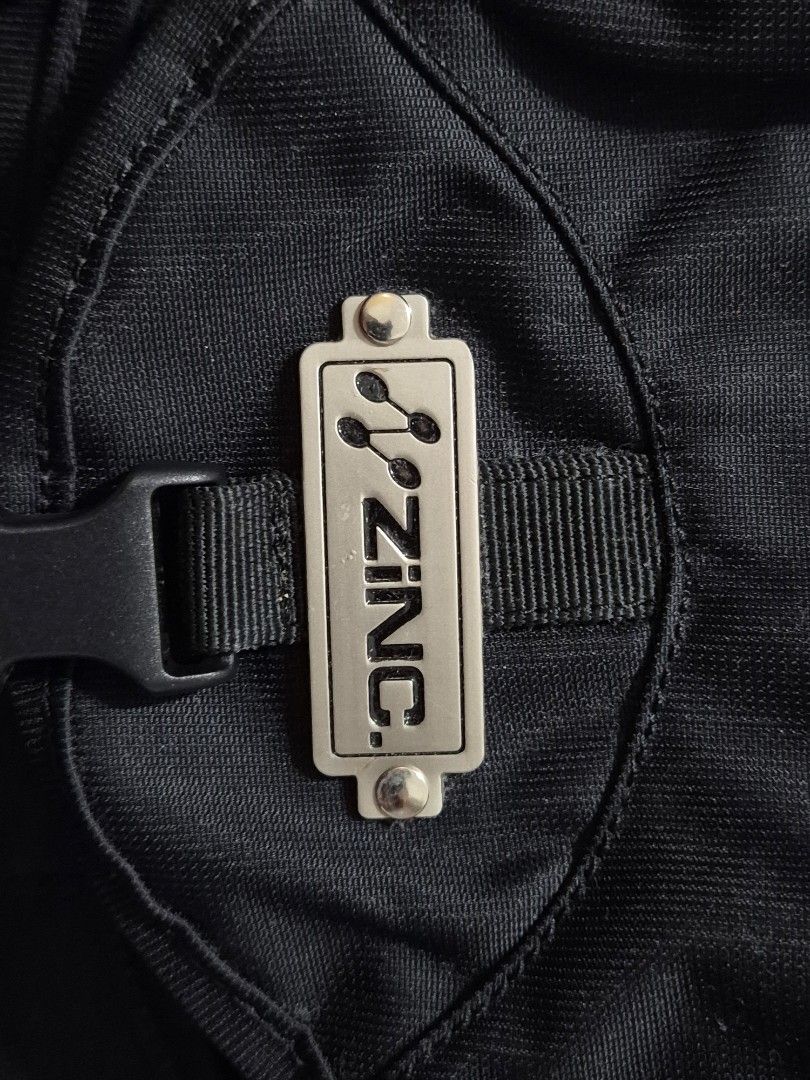 Backpack (Category: Backpacks) located in Singapore. Submitted by reileen78 (Listing ID 1333486112, Image 5). Description: Small black backpack with lots of pockets to store things. Strap is adjustable. No stains, no scratch, no tear..