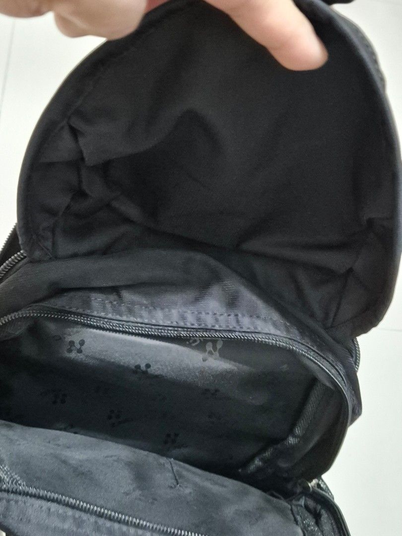 Backpack (Category: Backpacks) located in Singapore. Submitted by reileen78 (Listing ID 1333486112, Image 4). Description: Small black backpack with lots of pockets to store things. Strap is adjustable. No stains, no scratch, no tear..