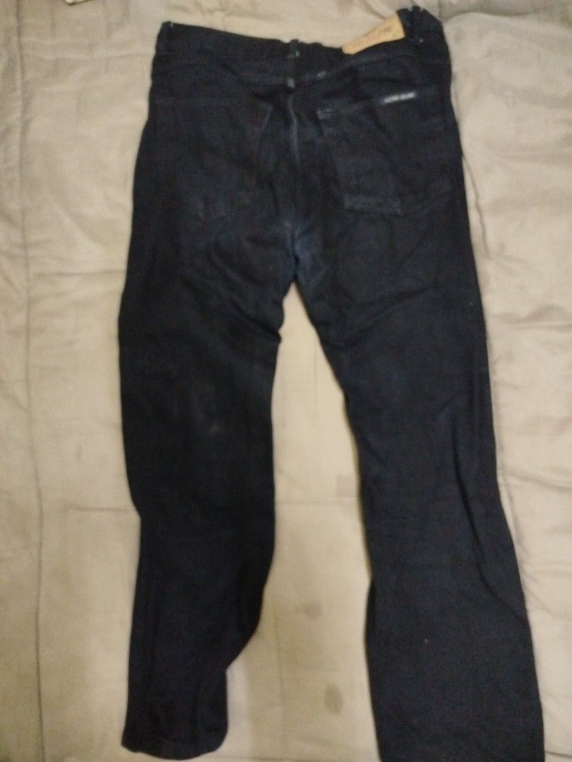 Black jeans (Category: Jeans) located in Shah Alam. Submitted by batch99 (Listing ID 1333486708, Image 2). Description: pre owned black jeans to let go.