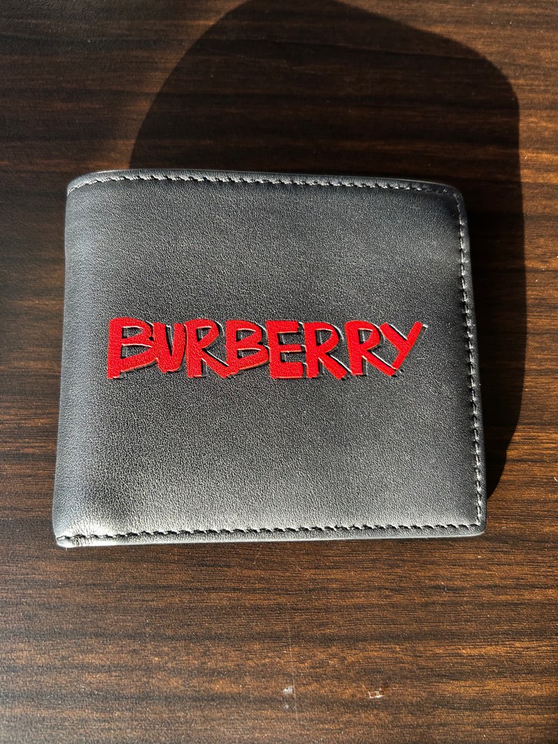Burberry graffiti wallet 2025