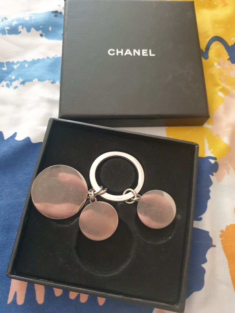 Chanel (Category: Luxury Accessories) located in Quezon City. Submitted by ooohlalagin2018 (Listing ID 1333345437, Image 3). Description: CHANEL KEY RING /BAG CHAIN VERY CUTE &CLASSY AUTHENTIC GRAB IT SALE😊.