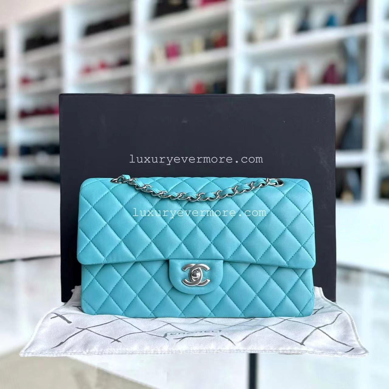 Chanel classic medium 25cm deals