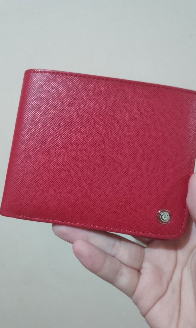 Goldline leather wallet (Category: Luxury Bags & Wallets) located in Quezon City. Submitted by pickitty (Listing ID 1333444732, Image 1). Description: bought in SG.