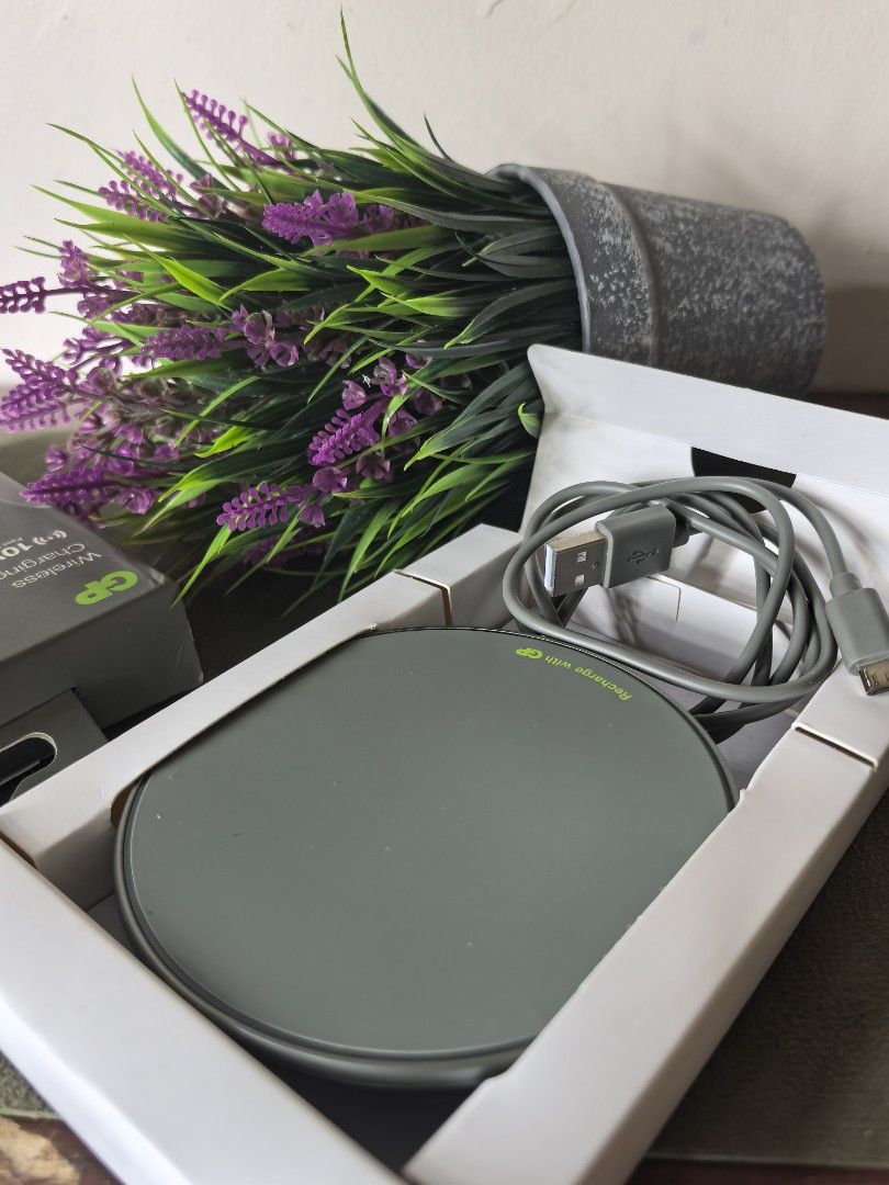 GP Wireless Charging Pad (Category: Chargers & Cables) located in Carigara. Submitted by canel828 (Listing ID 1333424531, Image 3). Description: Authentic GP wireless charger 10 Watts fast charging Supports charging with case Box and cable Price negotiable. Don't be shy to send your reasonable offer..