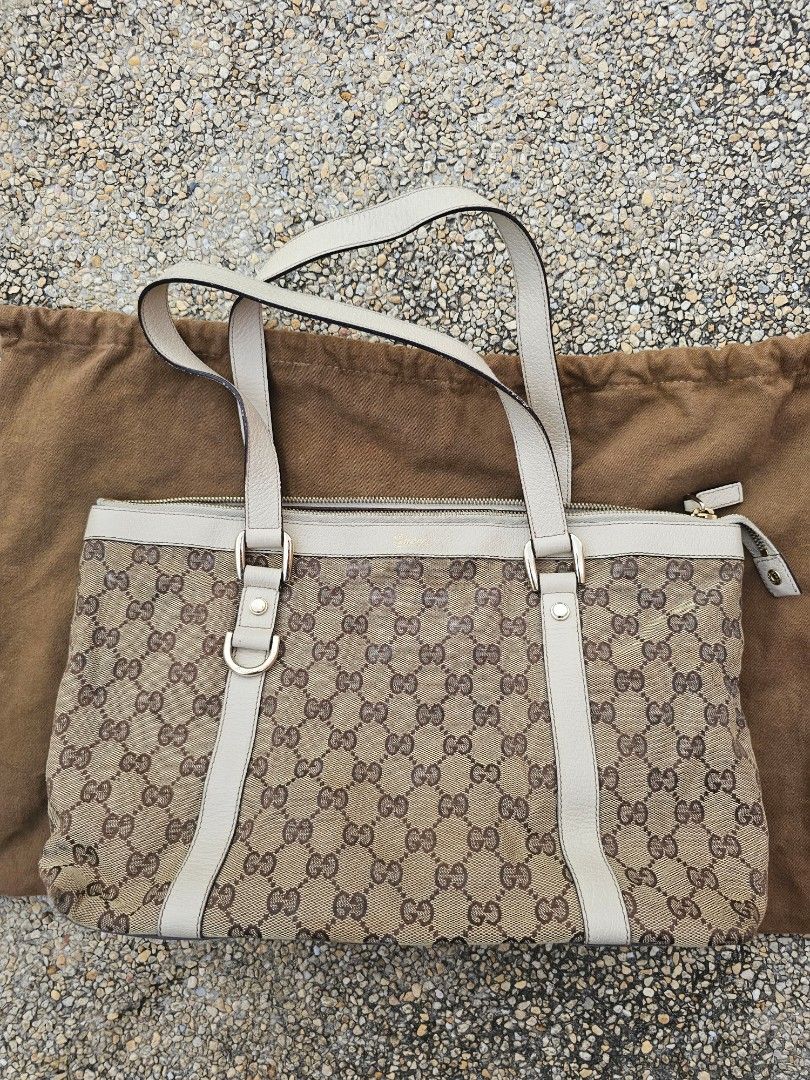 Gucci GG Supreme Monogram Shoulder Tote Bag (Category: Luxury Bags & Wallets) located in Davao. Submitted by declutter14 (Listing ID 1333415299, Image 2). Description: Preloved Authentic Gucci GG Abbey Canvas Shoulder Tote Bag 141470 BAWAL SA BARAT,MAARTE. NOT UKAY² SG TO PH ANG SHIPPING PAYMENT: PALAWAN.
