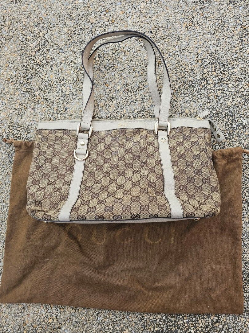 Gucci GG Supreme Monogram Shoulder Tote Bag (Category: Luxury Bags & Wallets) located in Davao. Submitted by declutter14 (Listing ID 1333415299, Image 1). Description: Preloved Authentic Gucci GG Abbey Canvas Shoulder Tote Bag 141470 BAWAL SA BARAT,MAARTE. NOT UKAY² SG TO PH ANG SHIPPING PAYMENT: PALAWAN.
